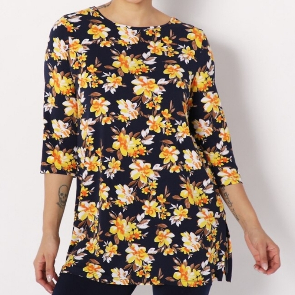Kim & Co Brazil knit 3/4 sleeves floral tunic with side slits. Size XL